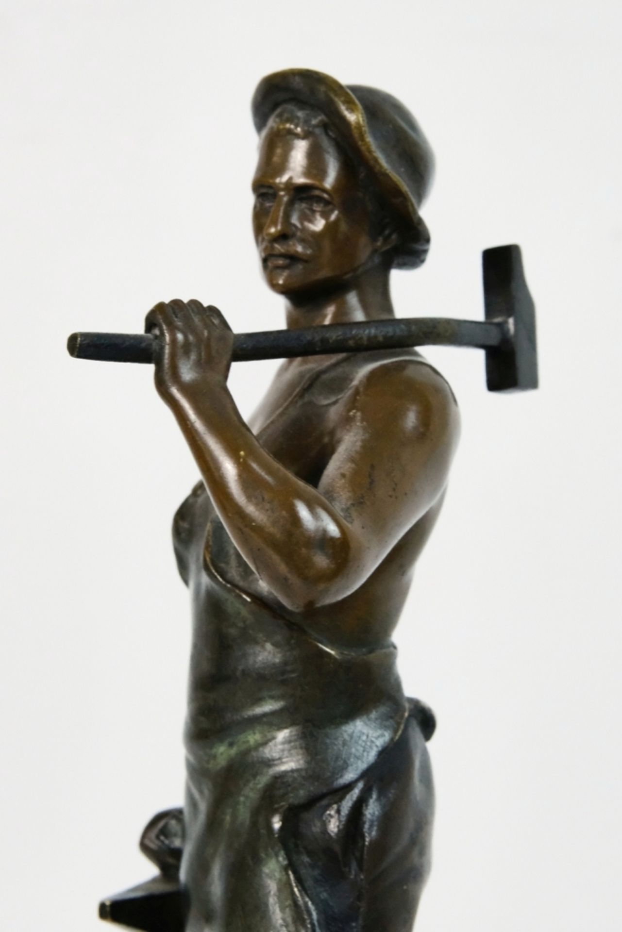 GAMBOGI, Giuseppe, Kleine Bronzefigur - Bild 2 aus 3