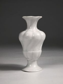 NYMPHENBURG, kleine Vase