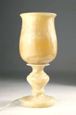 ALABASTER-SET Vase und Lampe