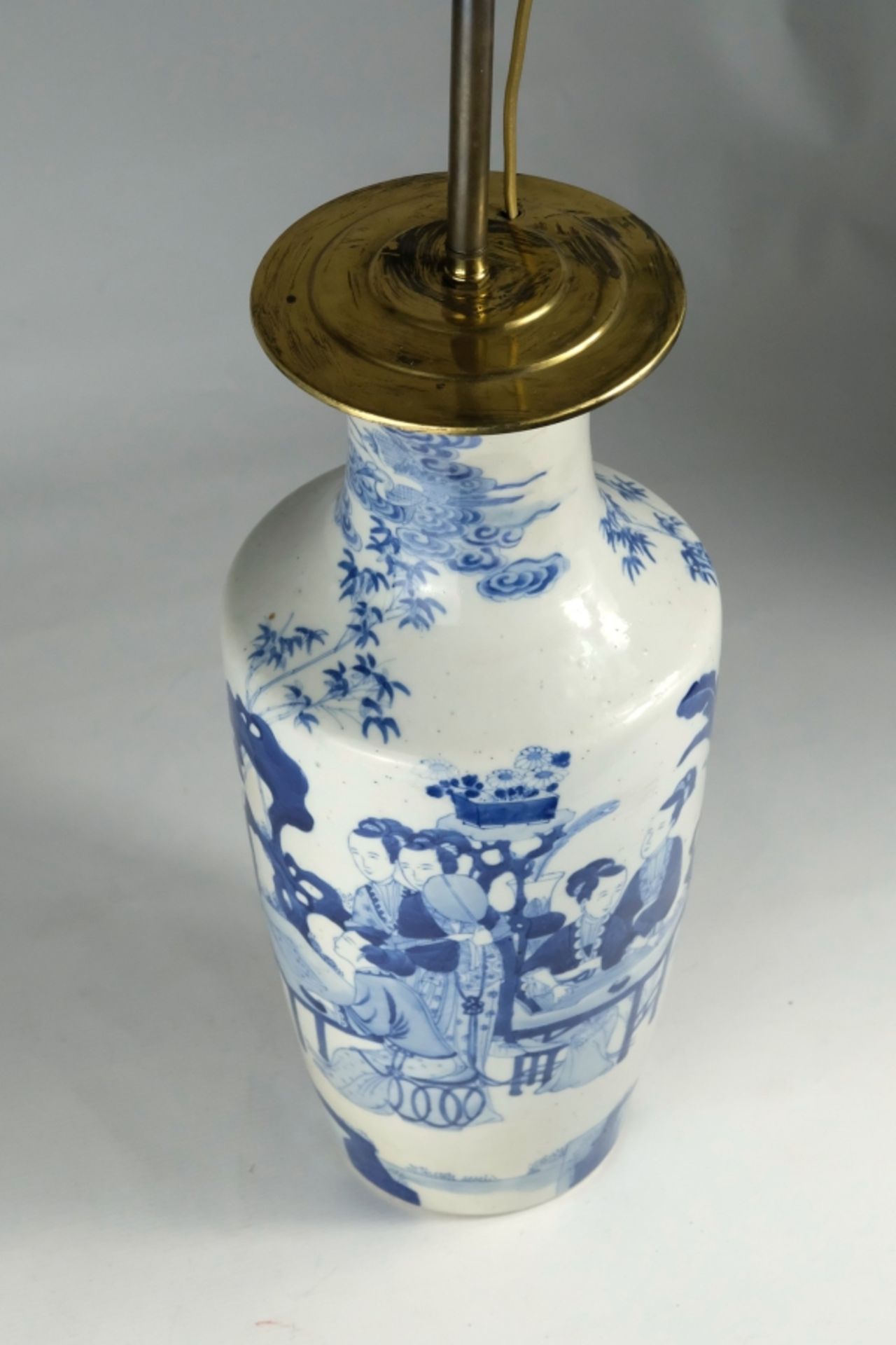 CHINESISCHE VASE mit Montierungen als Tischlampe; großer Riss am Hals; H 43cm - Bild 2 aus 7