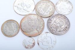 LOT ACHT SILBERMÜNZEN: Münze 1 (25 Jahre WWF), 999 Silber, 11g; Münze 2 (Celje), 925 Silber, 5g; 