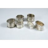 SECHS SERVIETTEN-RINGE verschiedene Formen, unterschiedliche Breiten, alle 800 Silber, zusammen 182