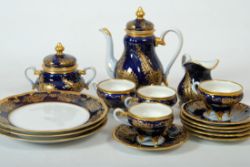 TEESERVICE Weimar Porzellan, Cobalt, bestehend aus: 3 Teller, 6 Unterteller, 4 Tassen, eine Teekann