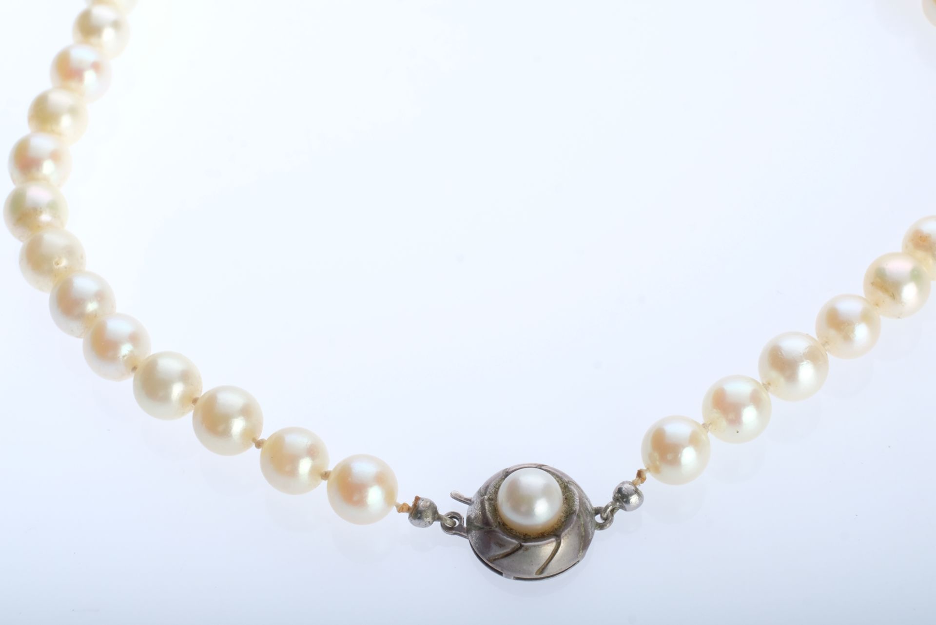 PERLENKETTE Perlen (D 7mm) einzeln geknüpft mit schöner Strahlkraft, Verschluss 835 Silber besetzt 