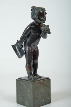 BARTH Carl Georg (1859 München bis 1944 Herrsching) "Gratulantin", Bronze dunkel patiniert, H Figur