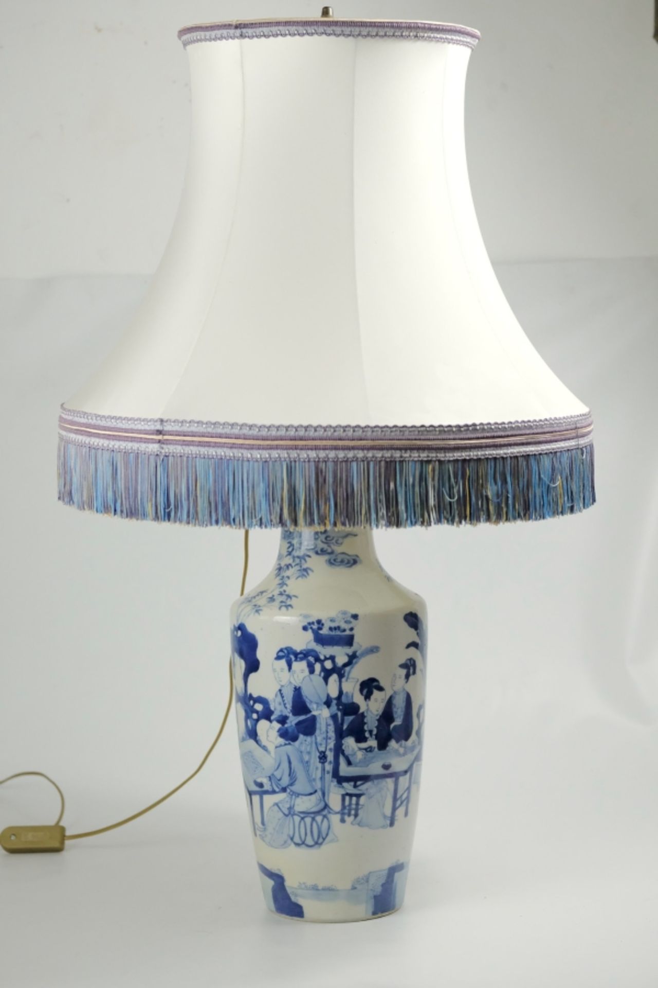 CHINESISCHE VASE mit Montierungen als Tischlampe; großer Riss am Hals; H 43cm - Bild 7 aus 7