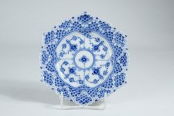 ROYAL COPENHAGEN, Durchbruchteller Blue fluted full lace (Vollspitze gerippt blau), Design Arnold K