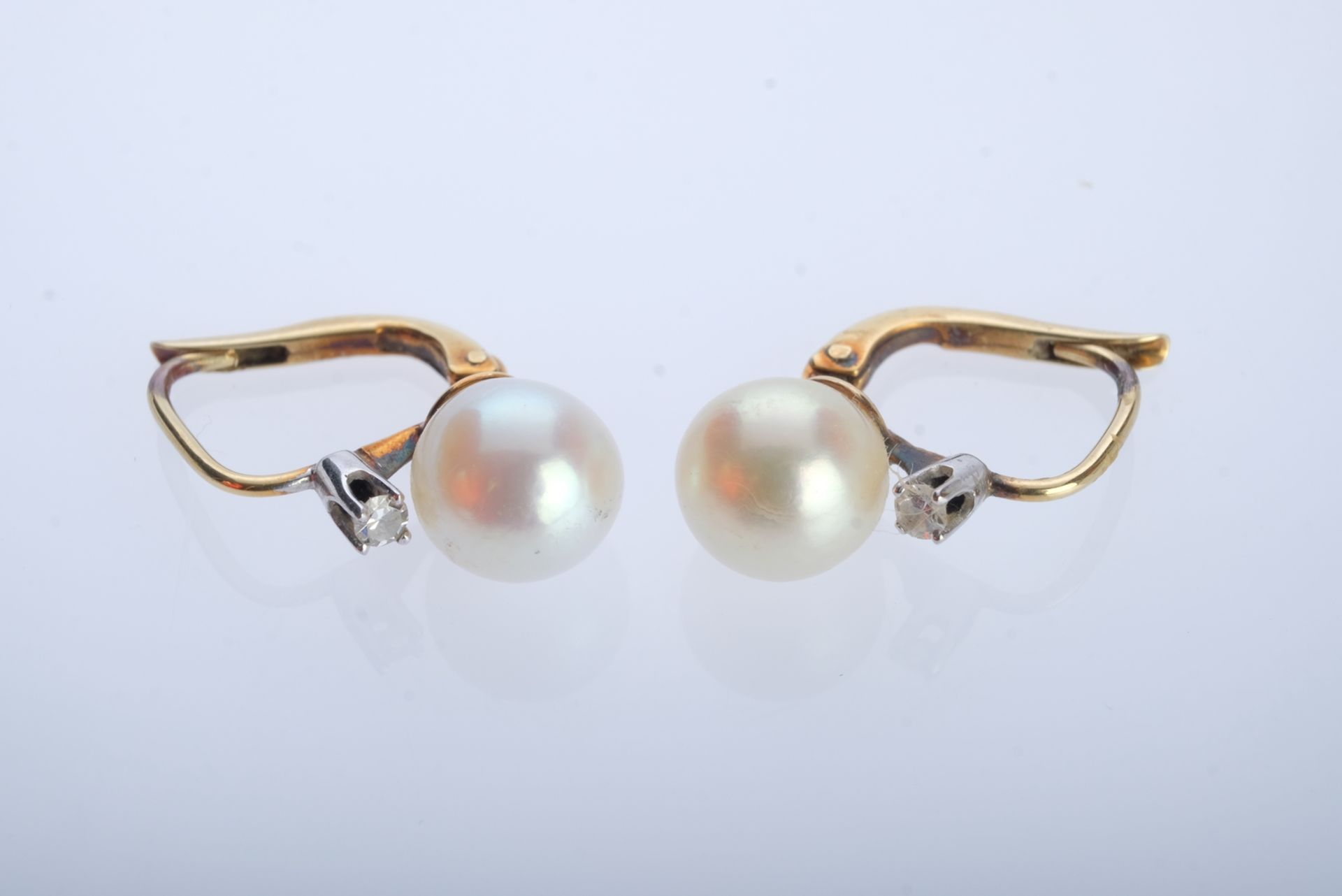 PERLEN-OHRHÄNGER jeweils mit kleinem Brillant, Perlen um 7mm