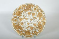 MEISSEN historischer Teller tief mit vergoldetem Relief, Blüten- und Blattmotiv