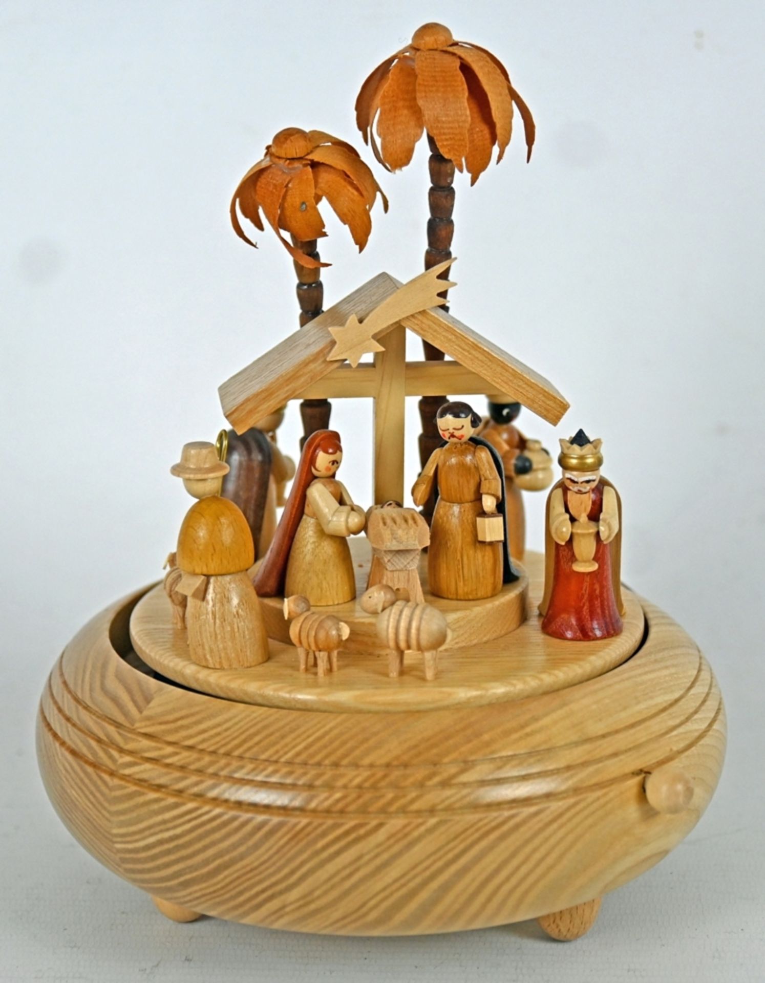 SPIELUHR, Erzgebirge, mit der Geburt Christi und der Anbetung der Heiligen Drei Könige, aus Holz ge