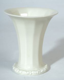 ROSENTHAL "Maria Weiß" wunderschöne Vase 14cm cremfarben; keine Bestoßungen, innen leichte Kalkrück
