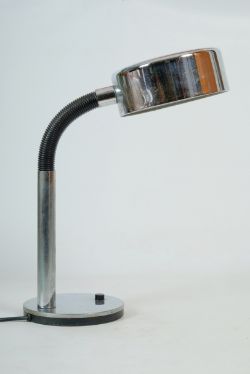 TISCHLAMPE, Tischlampe verchromt, 1970er Jahre, biegsamer Hals, Höhe: 49cm, Fuß Durchmesser: 17cm, 