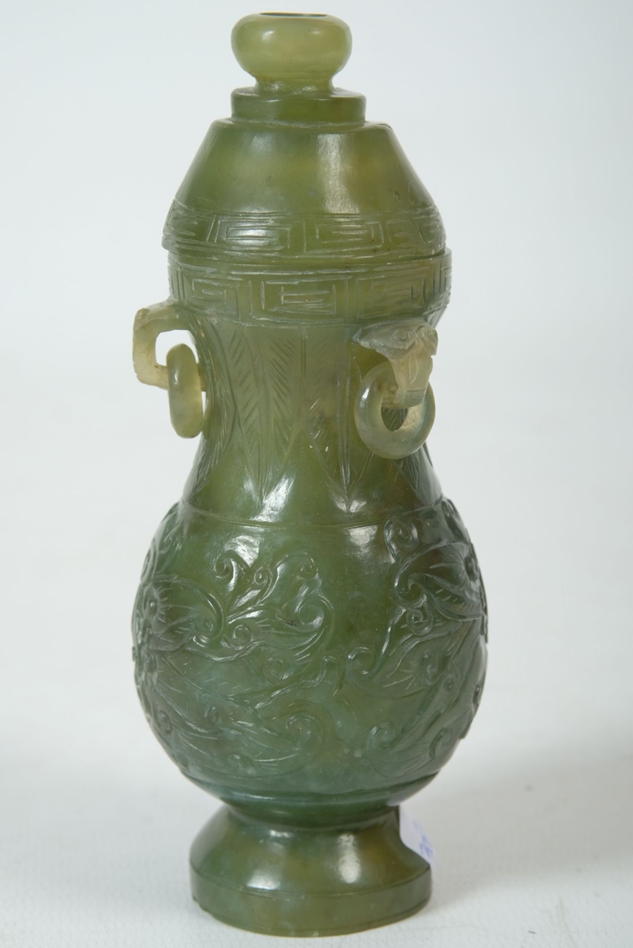 JADE Amphoren-Vase mit Deckel, China, 13x5cm