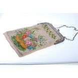 HANDTASCHE besetzt mit vielen kleinen farbigen Perlen, Blumenbouquet Motiv beidseitig, Verschluss S
