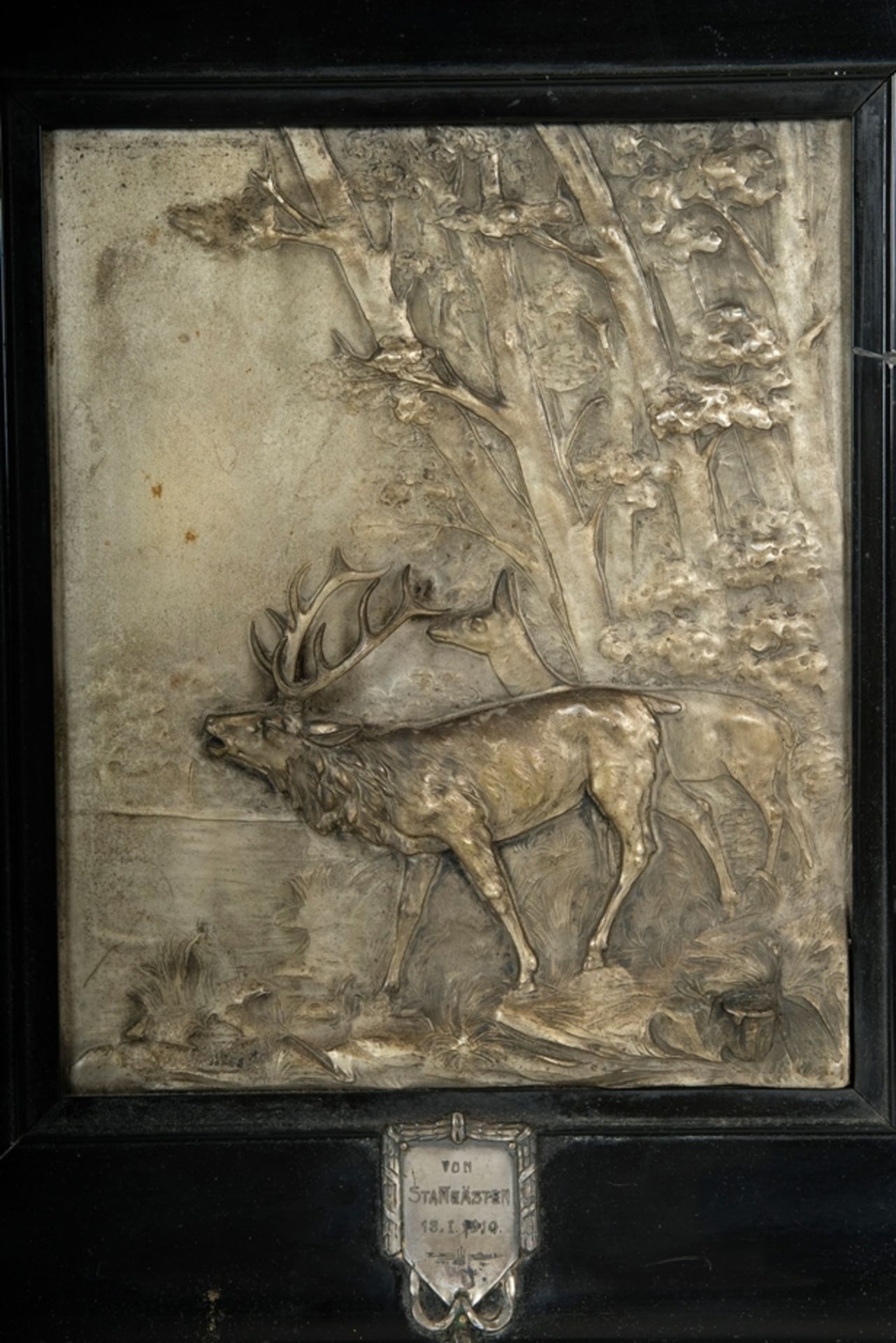RELIEF, Abbildung eines Hirsches im Wald, Körper des Hirschs hervorstehend, bezeichnet: "Von Stamgä - Image 2 of 4