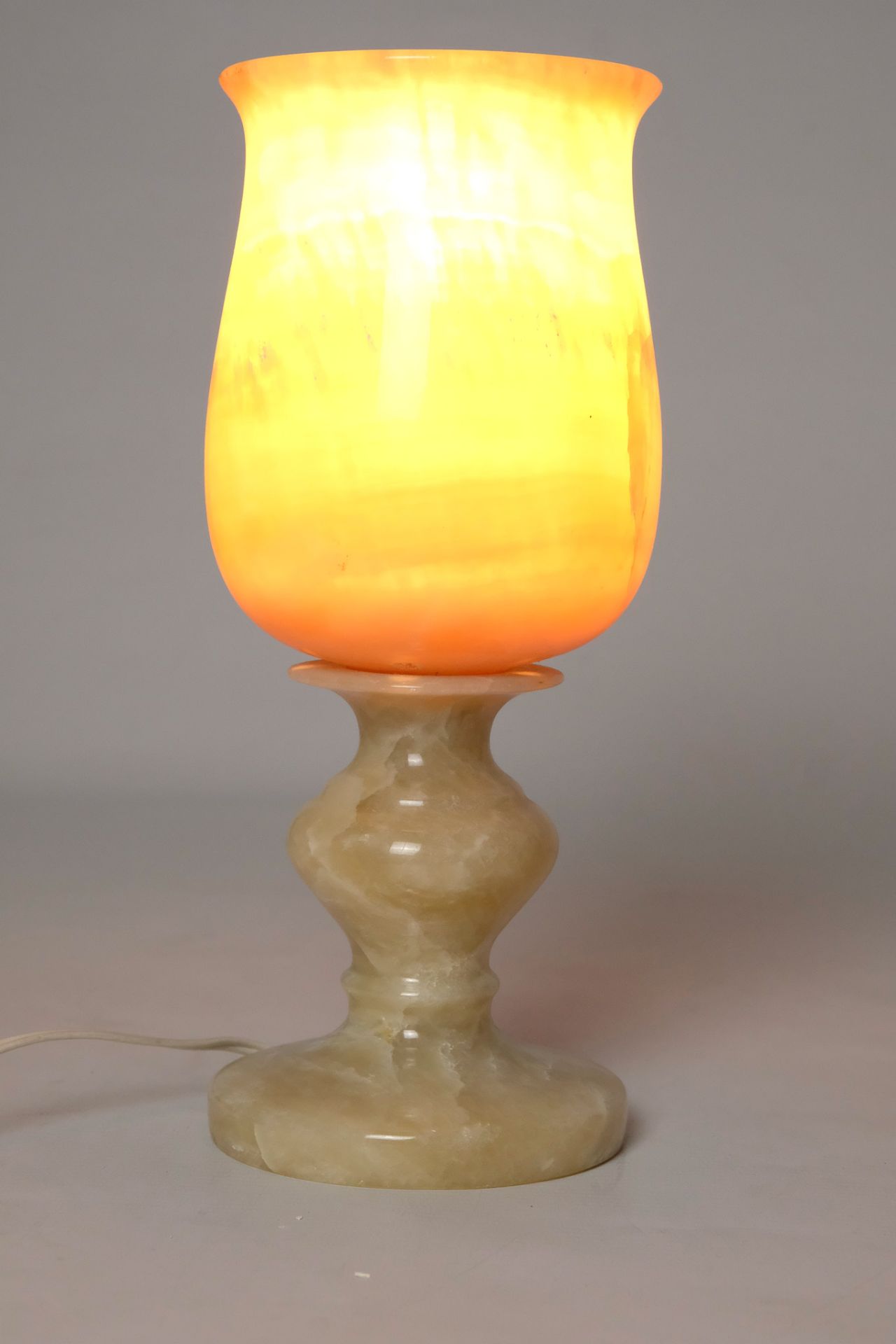 ALABASTER-SET Vase, bauchige Form; Lampe, elektrifiziert, warmes Licht - Image 2 of 3