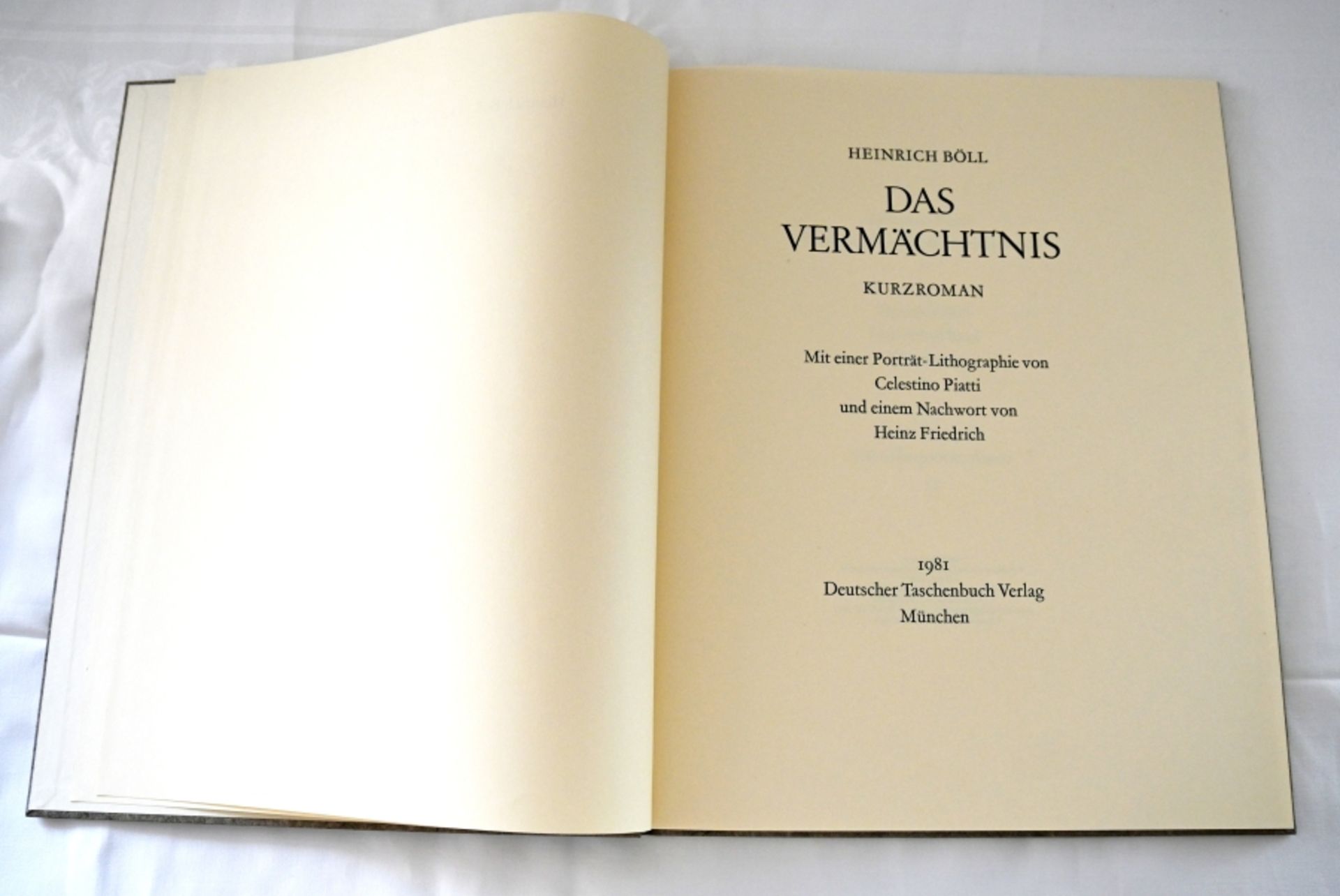 BÖLL Heinrich "Das Vermächtnis", Kurzroman mit einer Portrait-Lithographie von PIATTI Celestino (19 - Image 3 of 5
