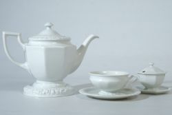 ROSENTHAL "Maria Weiß" Teeservice für 6 Personen  bestehend aus 6 Obertassen; 6 Teeuntertassen; ein
