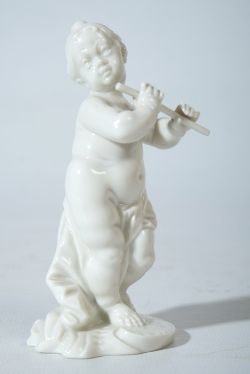 PORZELLANFIGUR NYMPHENBURG "Flötenspielerin", weibliche Figur mit barocken Körperformen, Haarknoten
