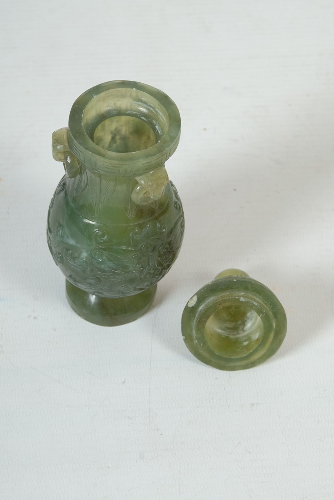 JADE Amphoren-Vase mit Deckel, China, 13x5cm - Bild 2 aus 2