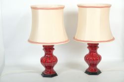 ZWEI KERAMIKLAMPEN bordeauxfarben, H 68,5cm, wunderschöne Keramiklampen in einem Bordeauxton, der L