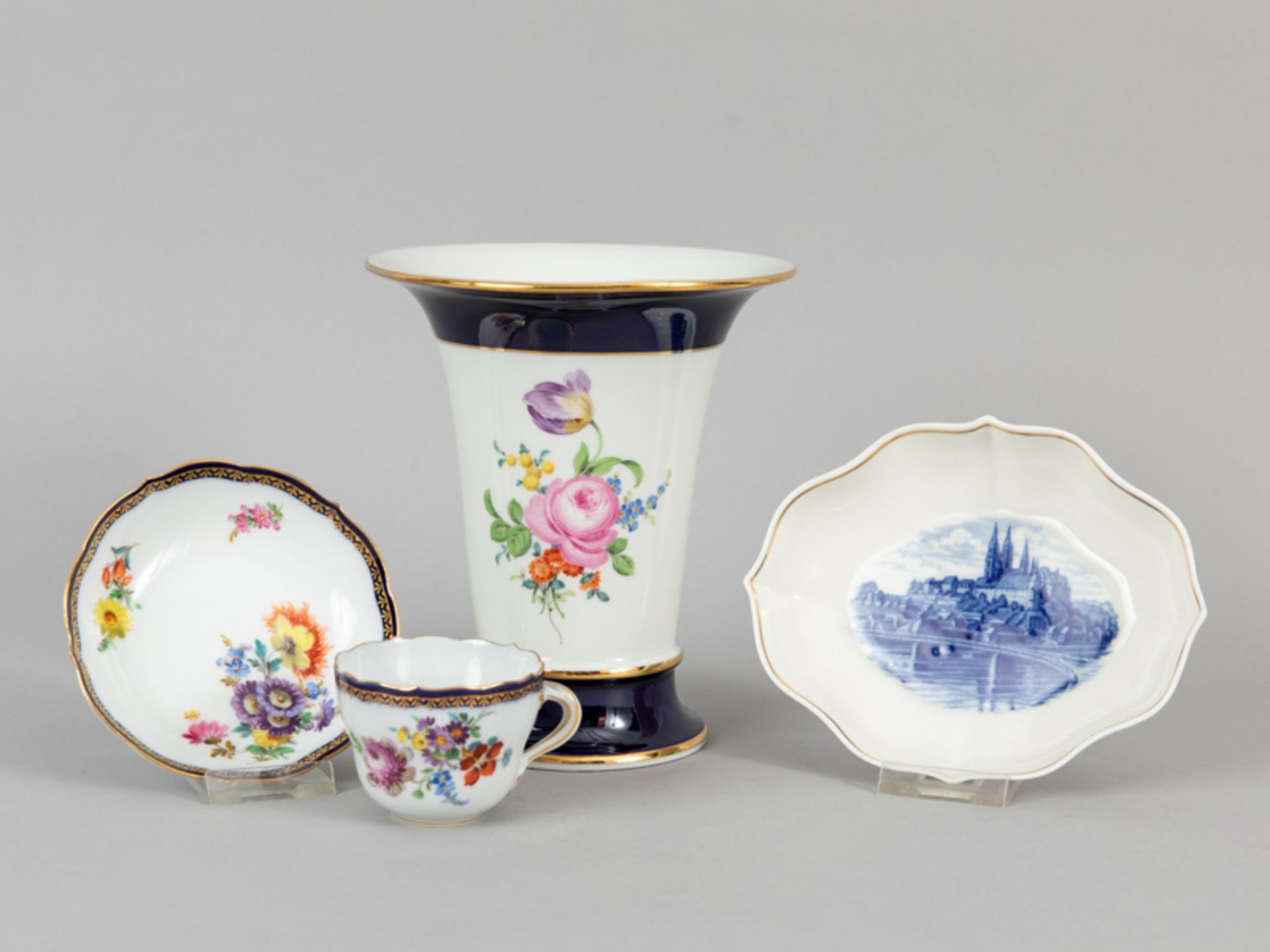 Vase, Mokkatasse und Schale "Blumen Bukett" und "Albrechtsburg", Meissen, 20. Jh. - Image 3 of 8