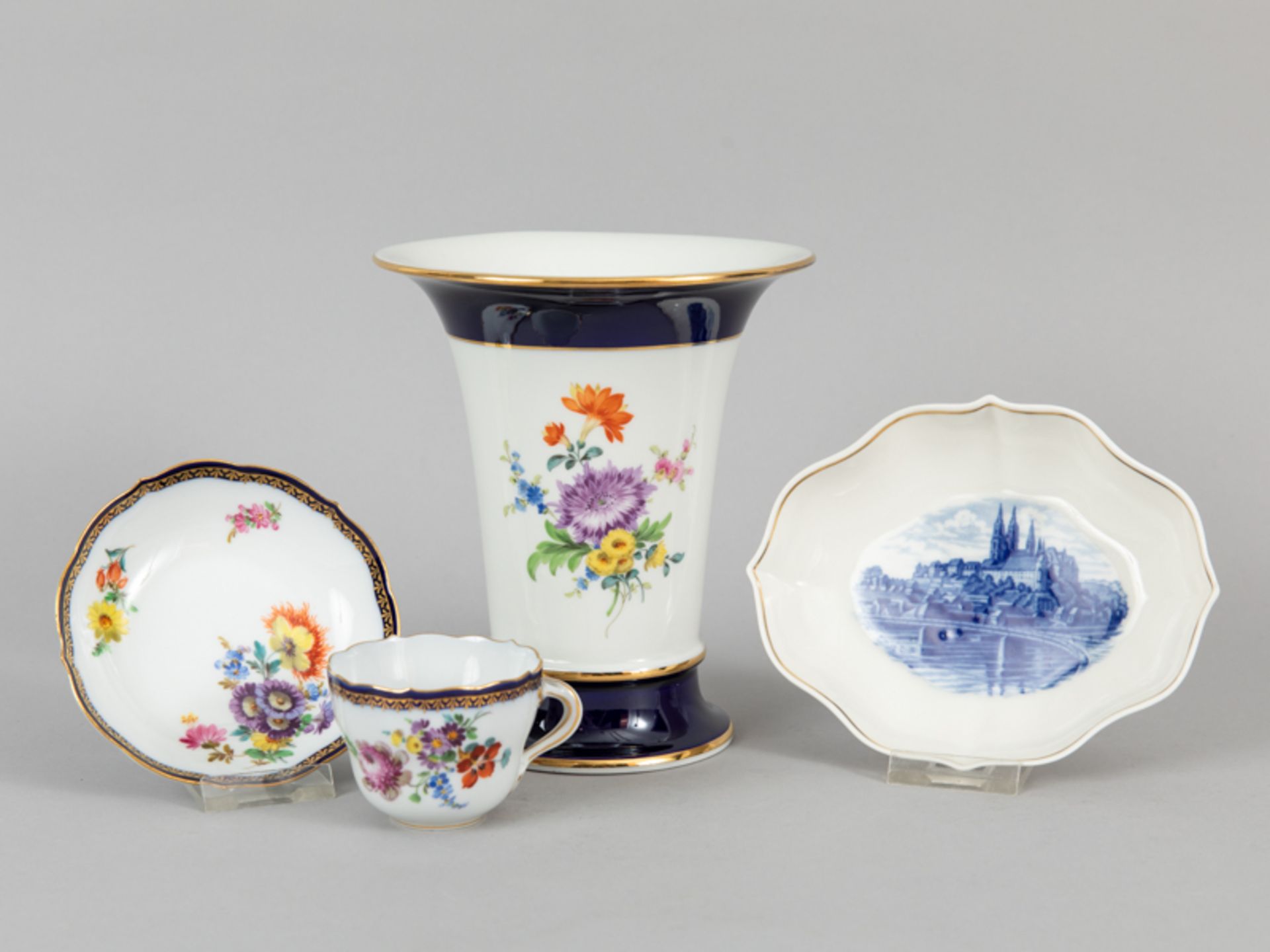 Vase, Mokkatasse und Schale "Blumen Bukett" und "Albrechtsburg", Meissen, 20. Jh. - Image 2 of 8