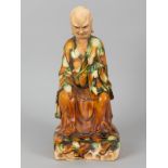 Luohan (Arhat) Figur im Stil des 18./19. Jahrhunderts, wohl China, 20. Jh.