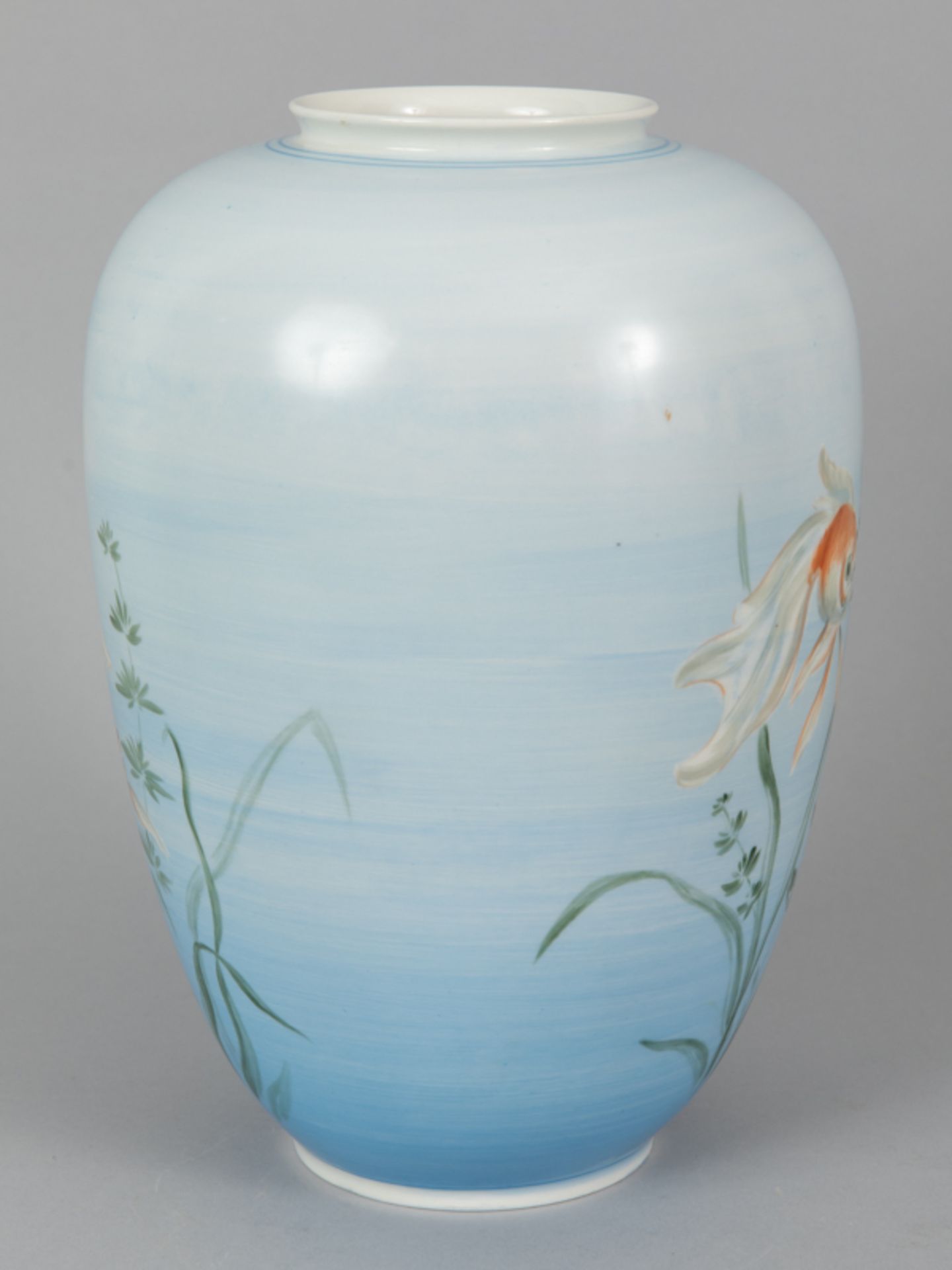 Große Vase "Svea" mit Dekor "Schleierschwänze", Kunstabteilung Weimar Porzellan, 1. Hälfte 20. Jh. - Image 4 of 18