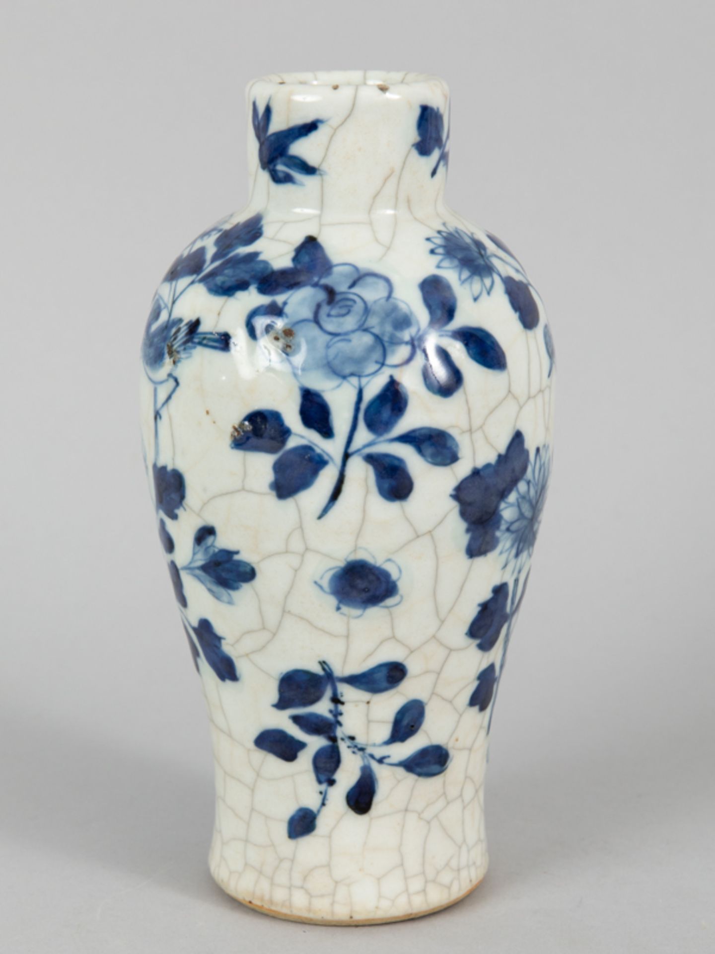 Vase mit Floraldekor und Craquelé Glasur, China, 20. Jh. - Bild 2 aus 14