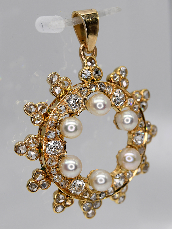 Historismus-Anhänger mit 6 feinen antiken Perlen, 6 Altschliff-Diamanten, zusammen ca. 0,90 ct, 60 D - Image 2 of 3