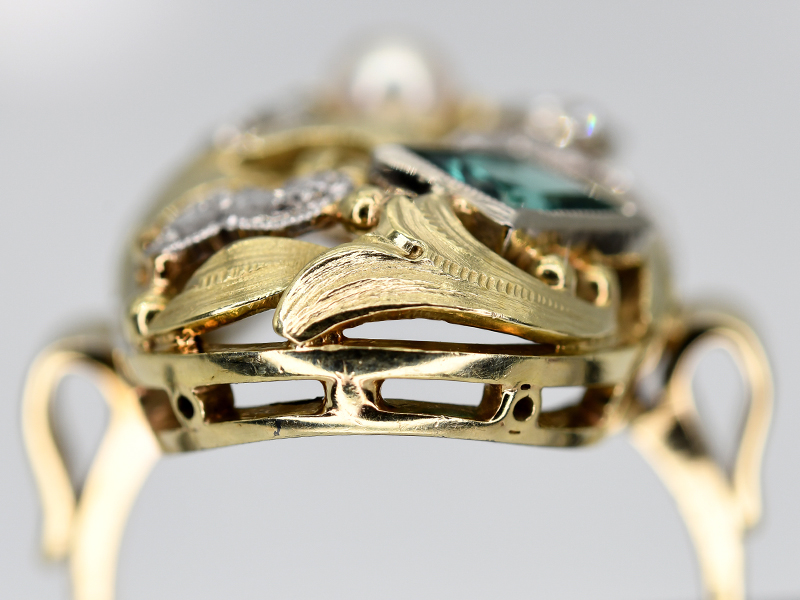 Ring mit Akoya-Perle, hellgrünem Turmalin und Altschliff-Diamanten, zusammen ca. 0,20 ct, 60- er Jah - Image 4 of 5