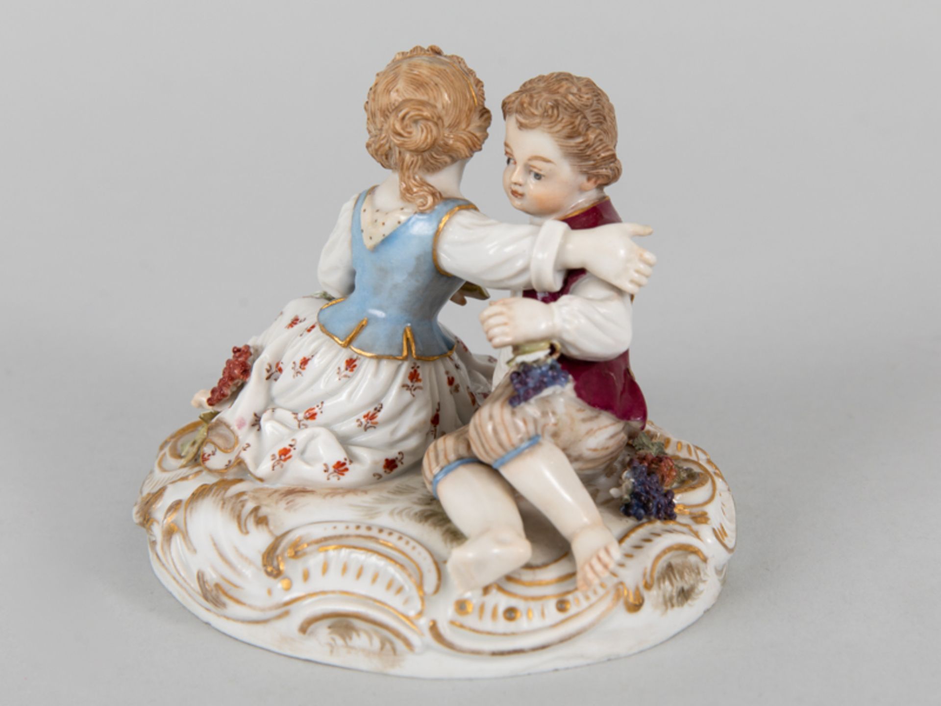 Liebespaar mit Weinreben (Allegorie "Herbst"?), Meissen, Knaufschwerter, Ende 19./Anfang 20. Jh. - Bild 6 aus 9