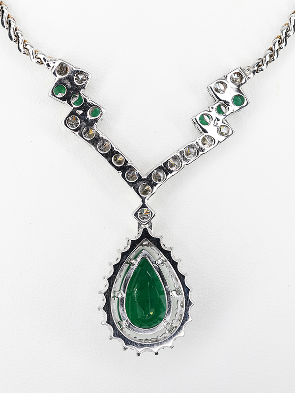 Prunkvolles Collier mit Smaragden ca. 3,9 ct und 37 Brillanten, zusammen ca. 2,7 ct. Juwelierarbeit, - Image 5 of 6