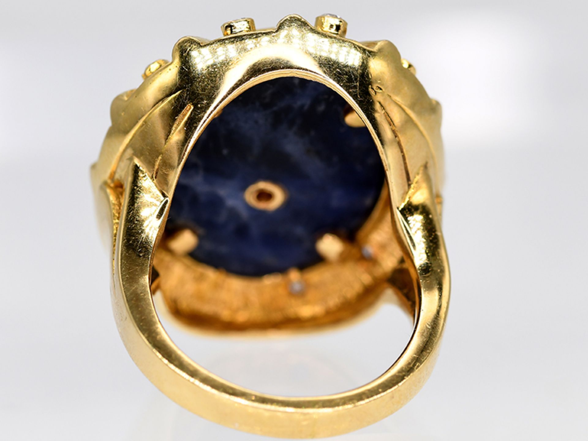 Massiver Ring mit Lapislazuli und 12 Achtkant-Diamanten, zus. ca. 0,1 ct, griechische Goldschmiedear - Image 5 of 5