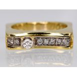 Massiver Ring mit 12 Brillanten, zusammen ca. 0,22 ct, moderne Goldschmiedearbeit, 21. Jh.