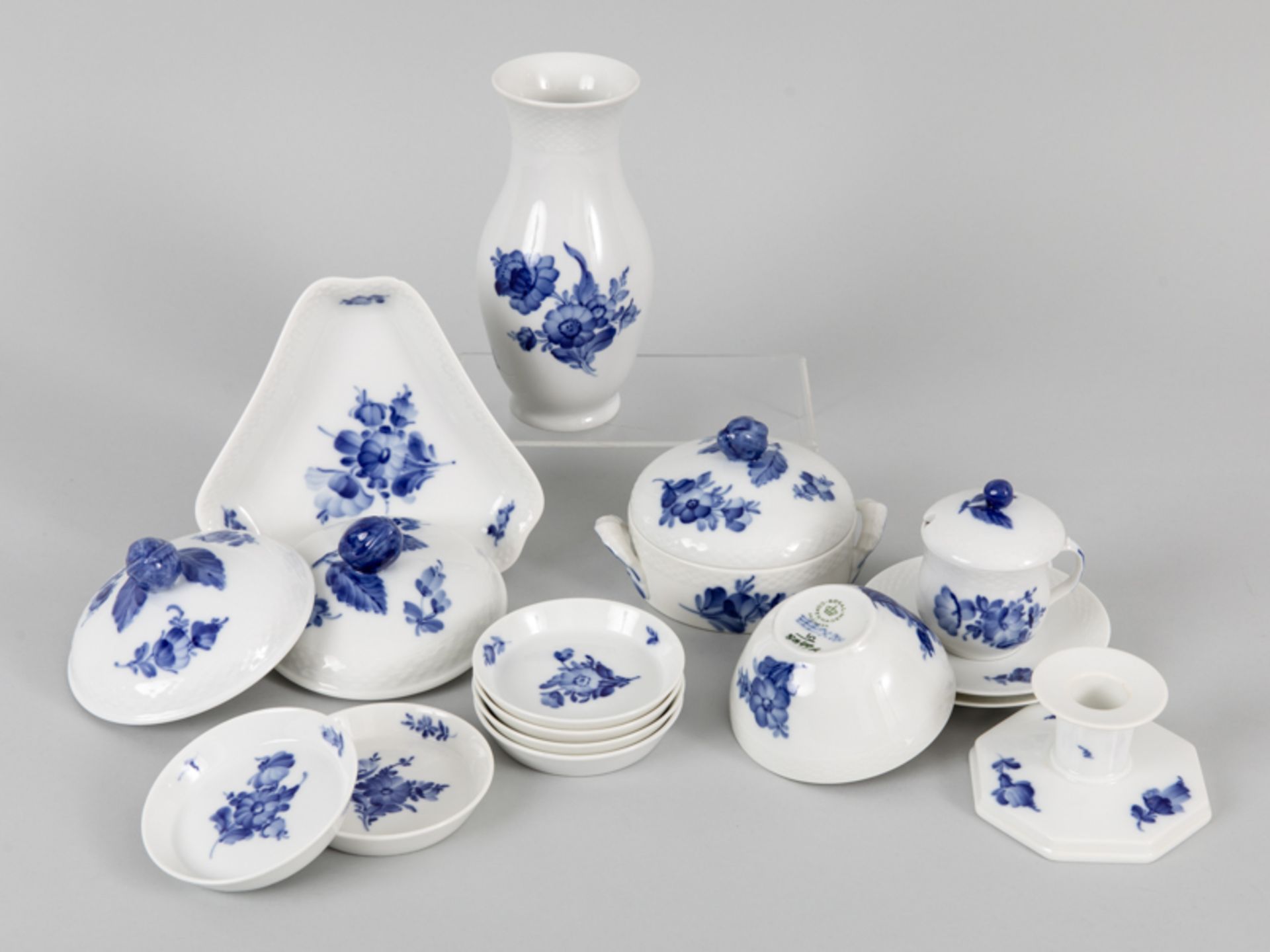 Konvolut Vase, Leuchter, Deckeldose u.a. "Blå Blomst" ("Blaue Blume"), Royal Copenhagen, Dänemark, 2