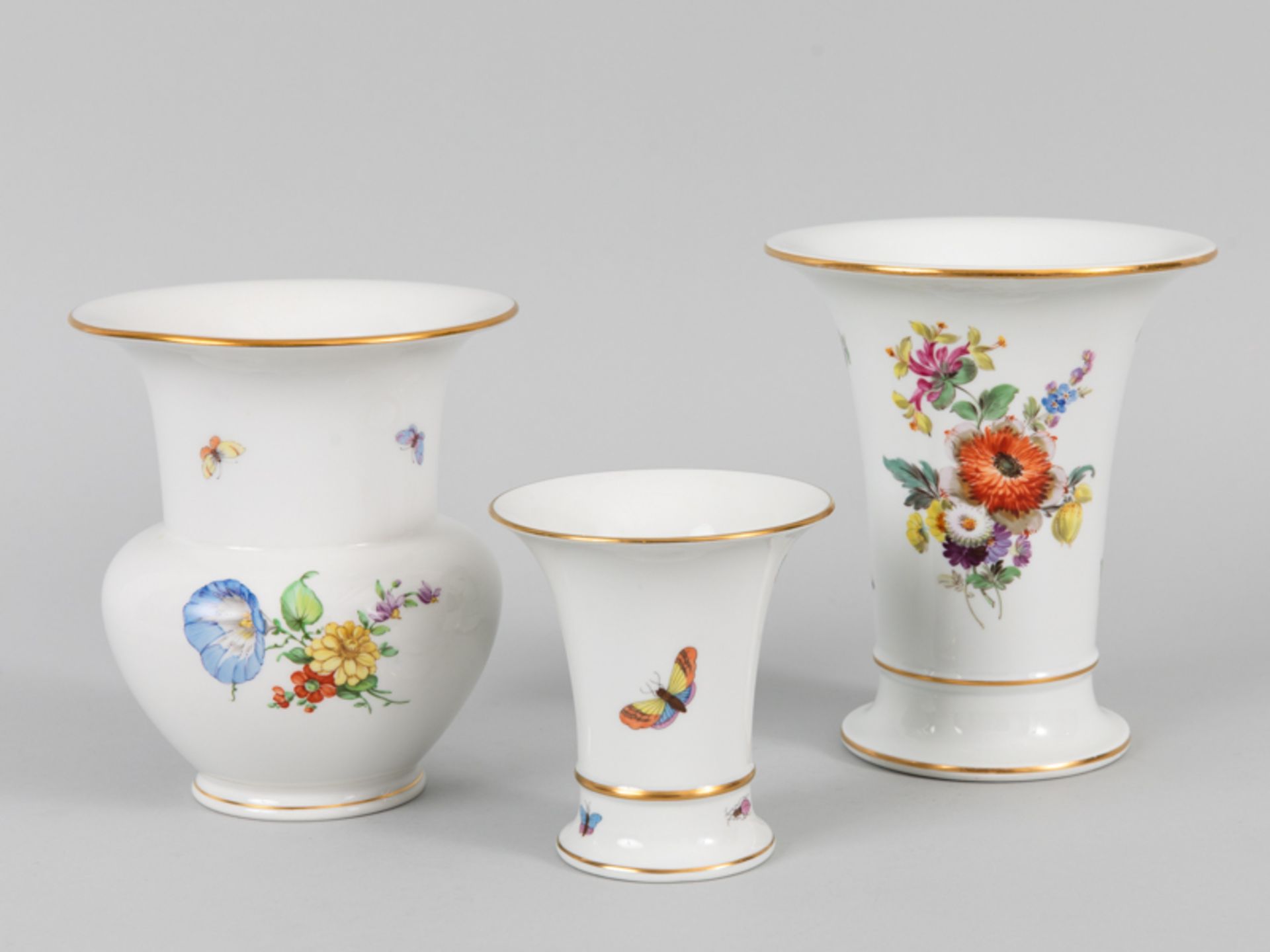 3 Vasen mit Blumenmalerei, Meissen, Herend, KPM Berlin, Ausführung 20. Jh. - Bild 3 aus 4