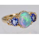 Ring mit Opal-Cabochon, Tansanit, zusammen ca. 0,55 ct und 6 kleinen Diamanten, zusammen ca. 0,04 ct