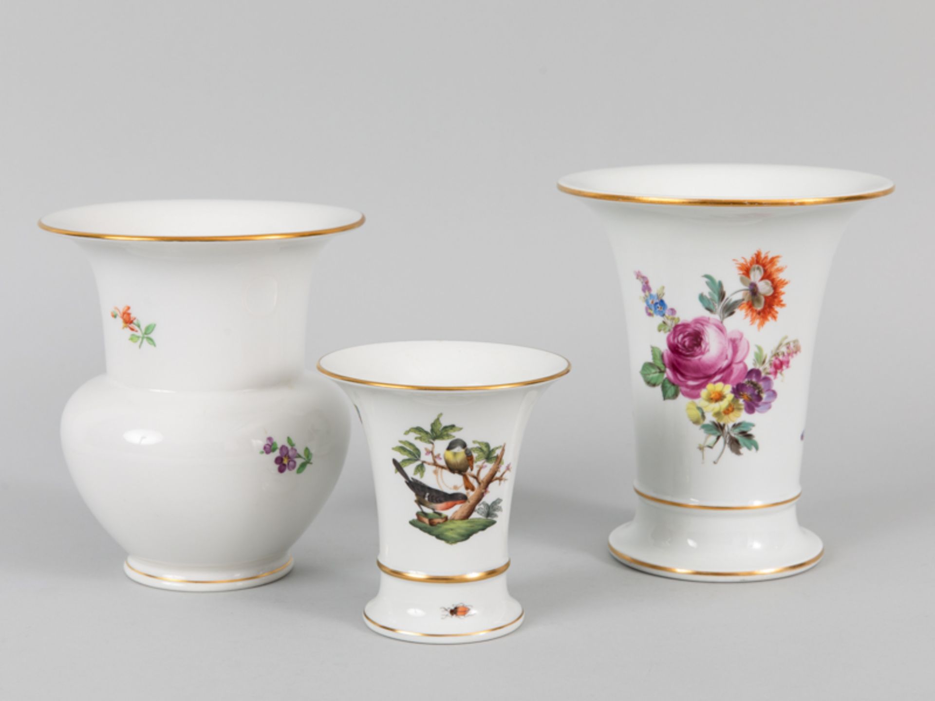 3 Vasen mit Blumenmalerei, Meissen, Herend, KPM Berlin, Ausführung 20. Jh.