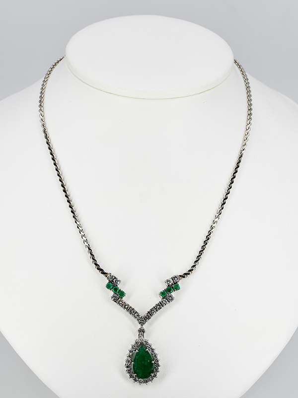 Prunkvolles Collier mit Smaragden ca. 3,9 ct und 37 Brillanten, zusammen ca. 2,7 ct. Juwelierarbeit, - Image 6 of 6
