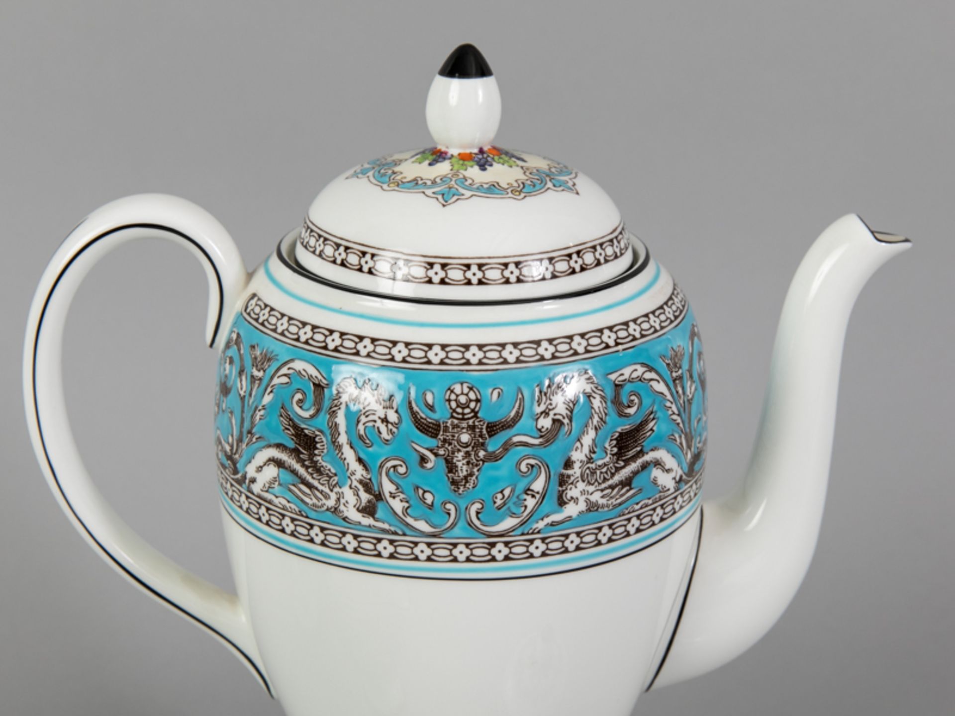 Kaffeekanne, Rahmgießer und Zuckerdose, Form "Florentine Turquoise", Wedgwood, 20. Jh. - Image 2 of 4