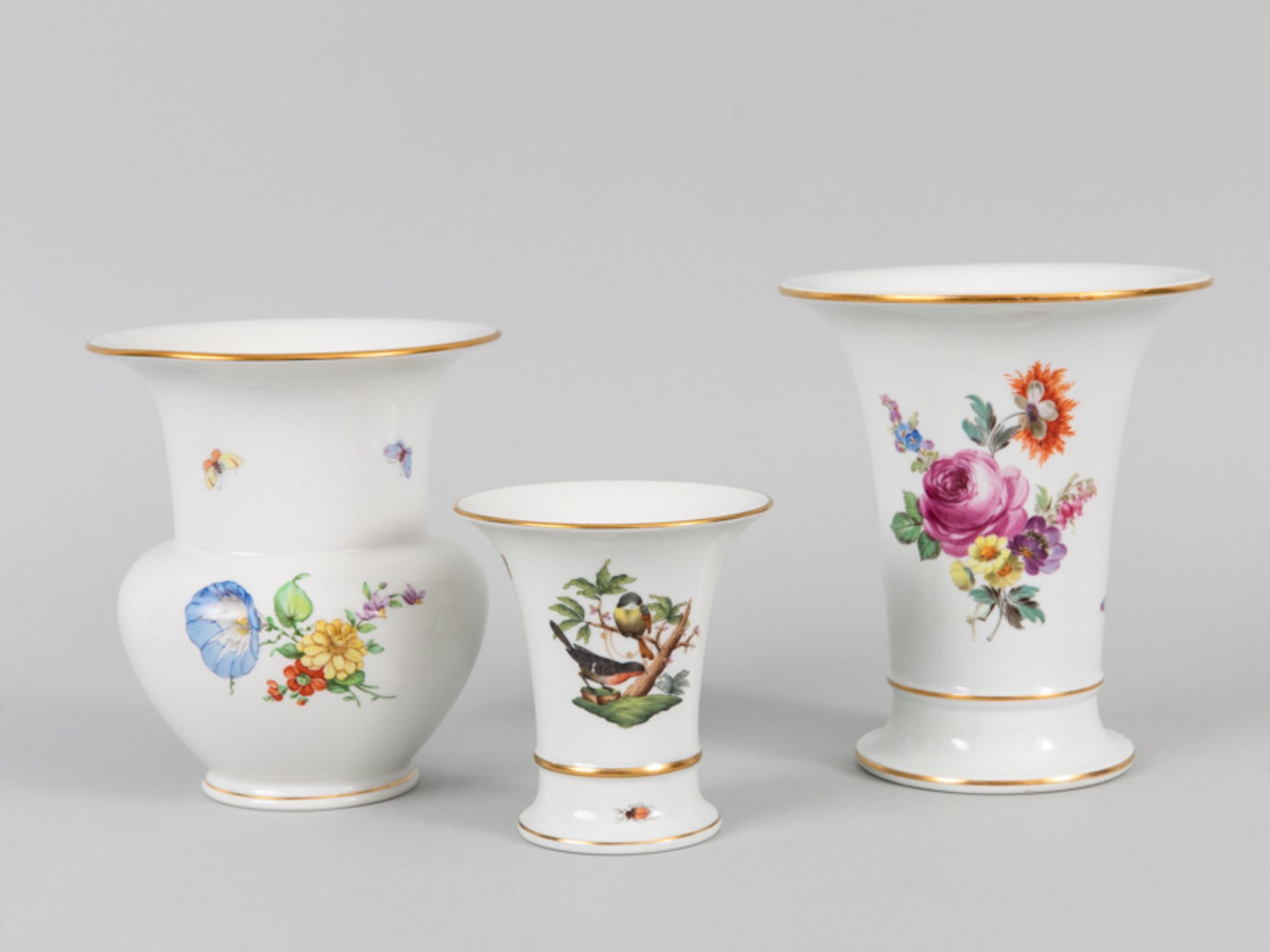 3 Vasen mit Blumenmalerei, Meissen, Herend, KPM Berlin, Ausführung 20. Jh. - Image 2 of 4