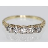 Ring mit 5 Altschliff-Diamanten, zusammen ca. 0,54 ct, 30-er Jahre.