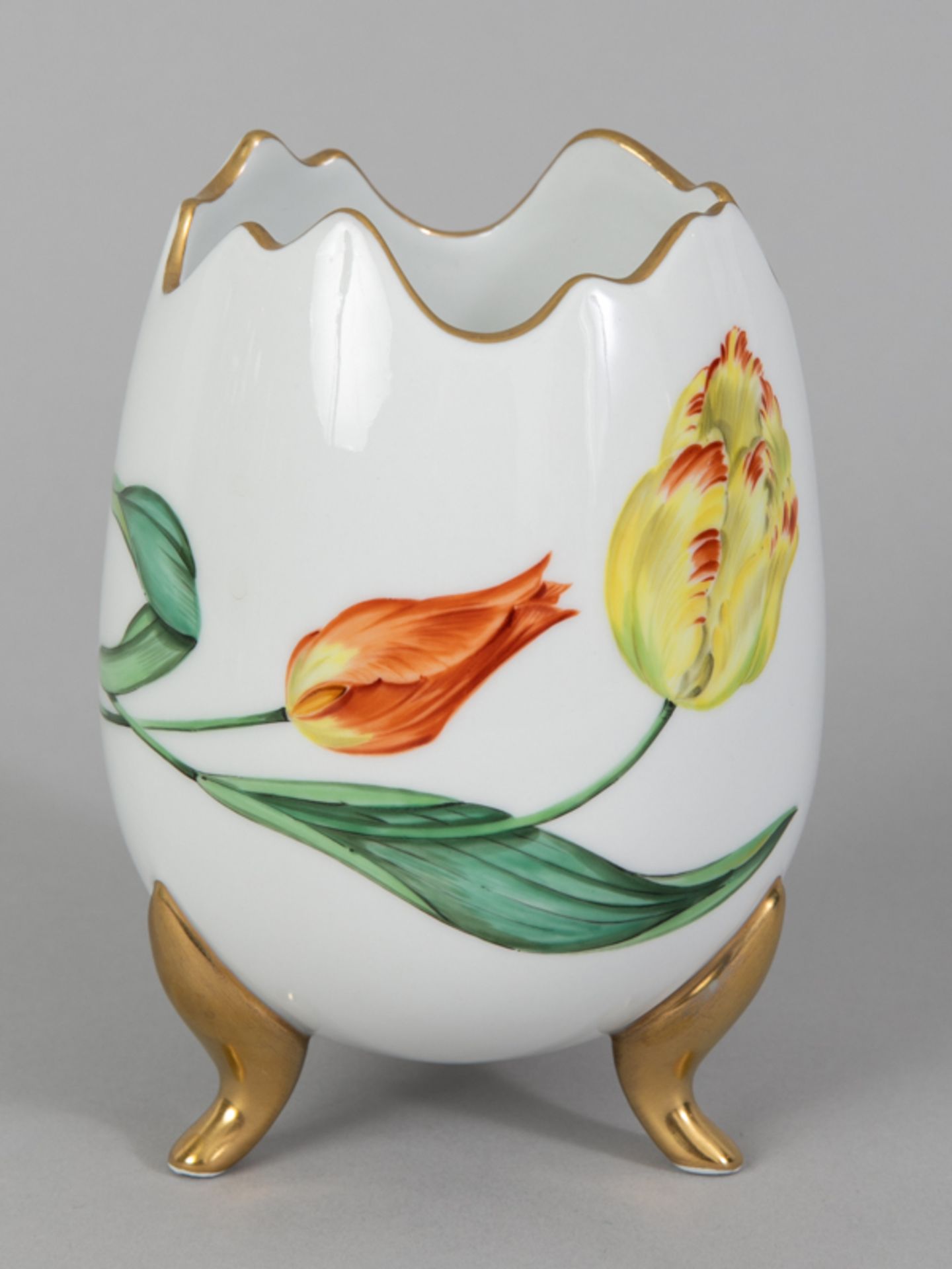 Eiform Vase mit Tulpen, Deutschland, Rudolf Kämmer, Meissner Schule, 20. Jahrhundert.