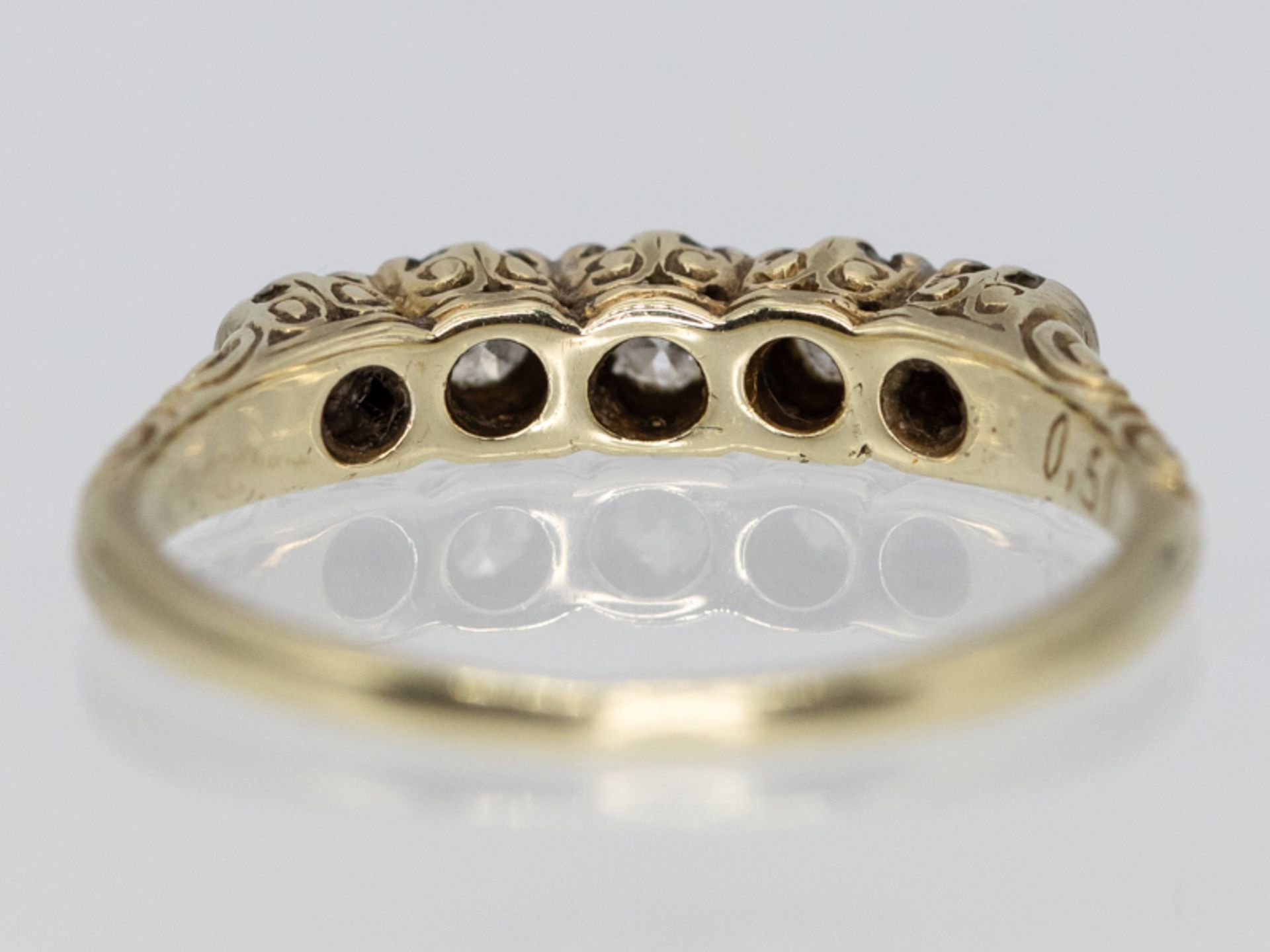 Ring mit 5 Altschliff-Diamanten, zusammen ca. 0,54 ct, 30-er Jahre. - Image 5 of 5