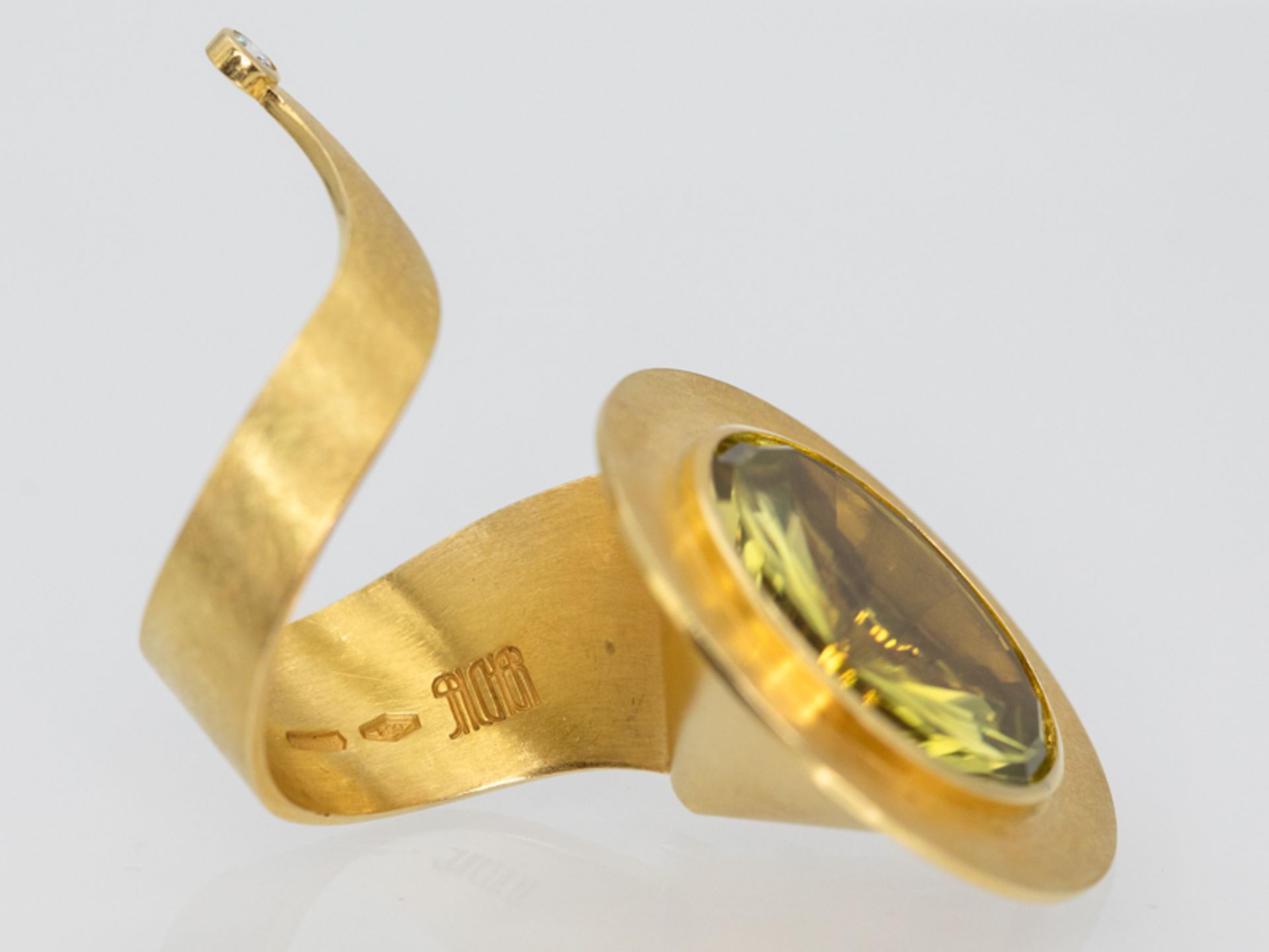 Avantgardistischer Ring mit Citrin und Brillant ca. 0,08 ct, Goldschmiede Reinhard Salcher, Meran 20 - Image 4 of 5
