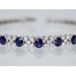 Armband mit 5 Saphiren, zusammen ca. 3,2 ct und 24 Brillanten, zusammen ca. 0,9 ct, Juweliersarbeit,