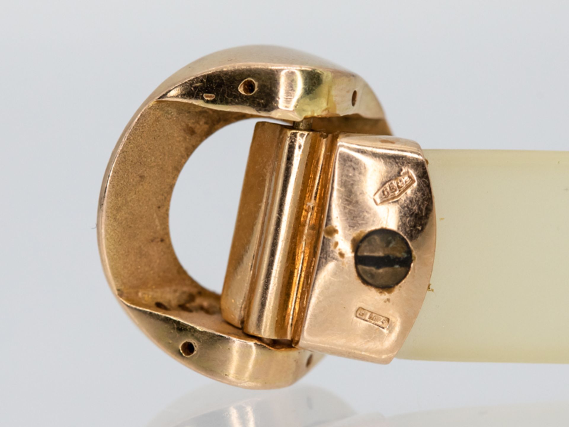 Armband aus Kautschuk mit goldener Schließe und 14 kleinen Brillanten, zus. ca. 0,14 ct, bez. Alessa - Image 4 of 7