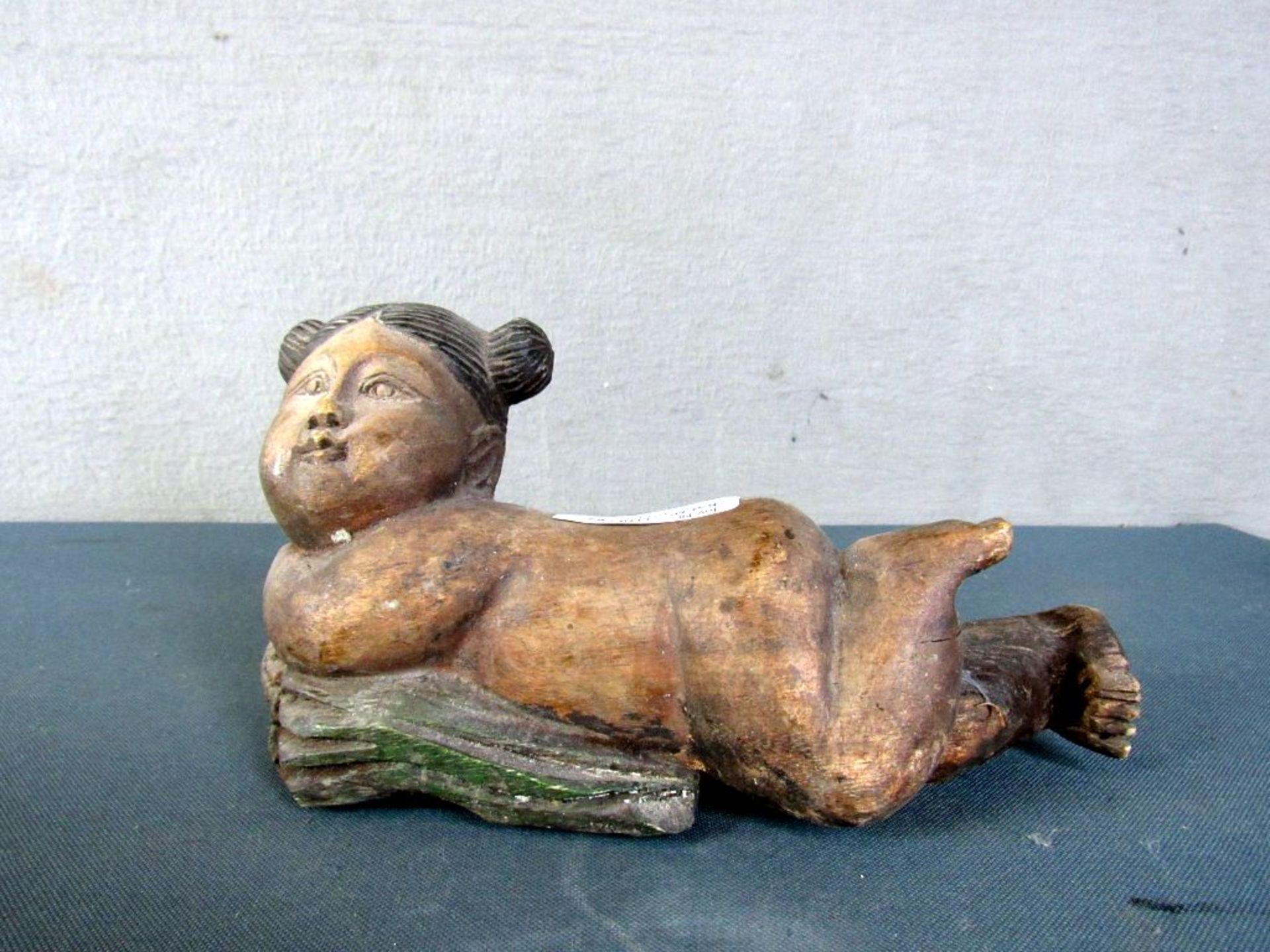 Antike Skulptur asiatisches Mädchen